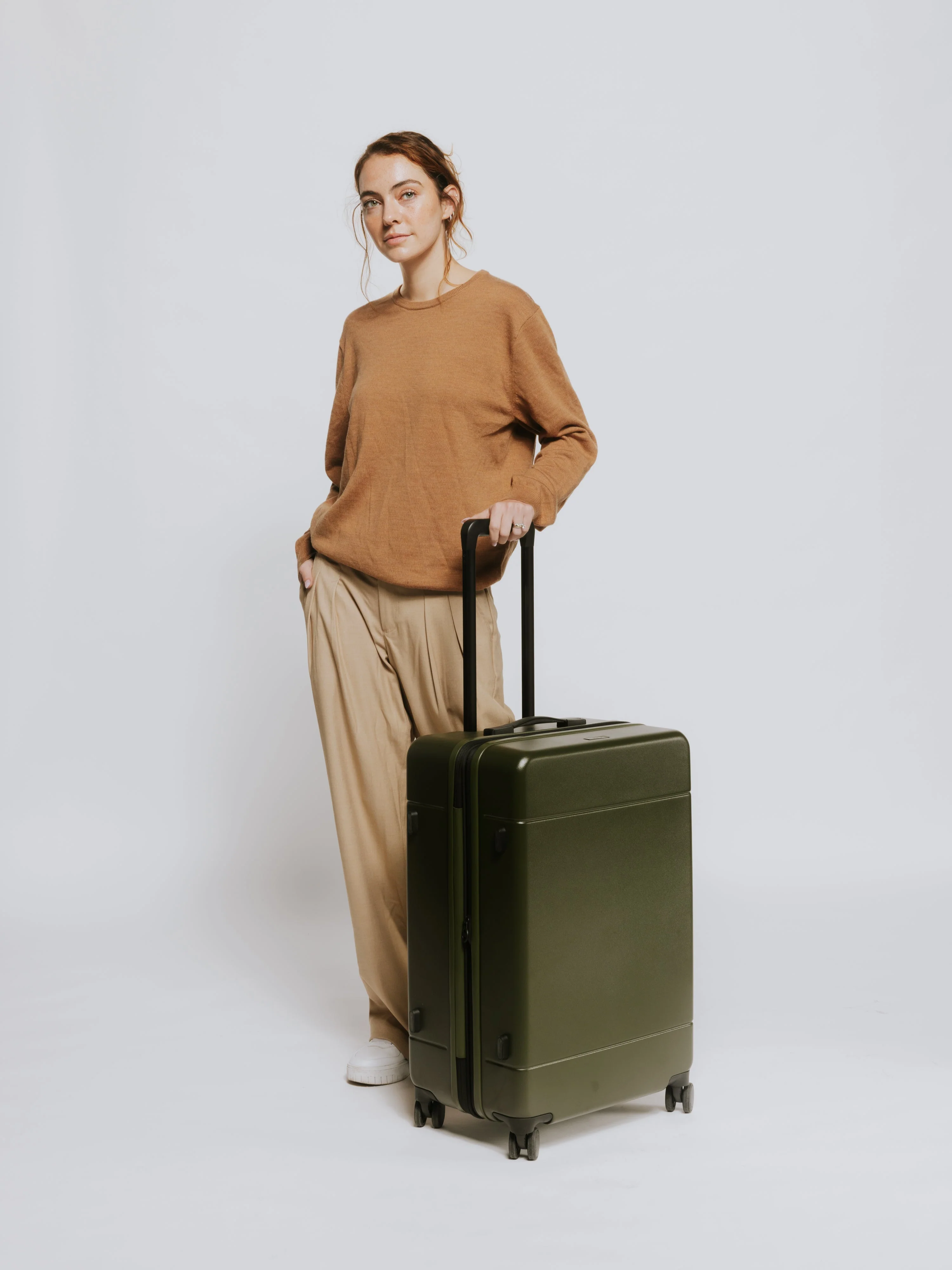 Hue Medium Luggage - Image 7
